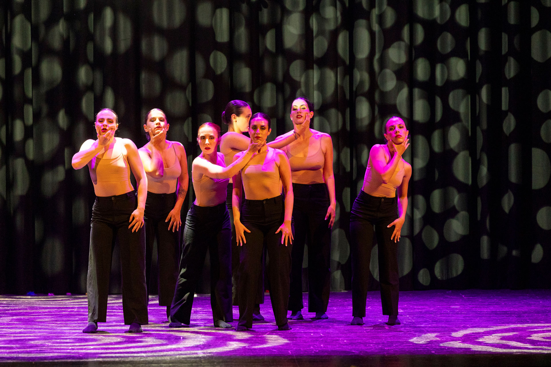 Ballerine di danza contemporanea