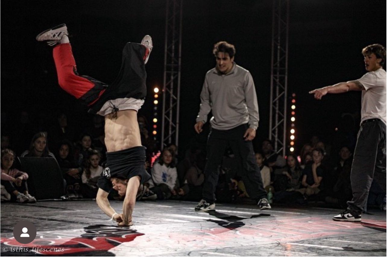 Insegnante-break-dance-Thomas-01 Ragazzo che balla break dance